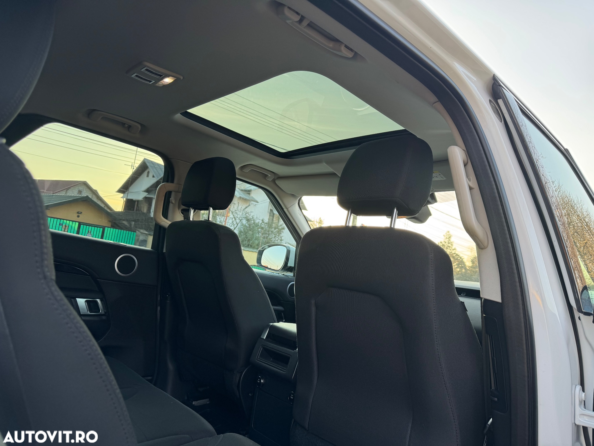 Land Rover Discovery 2.0 L TD4 SE - 12