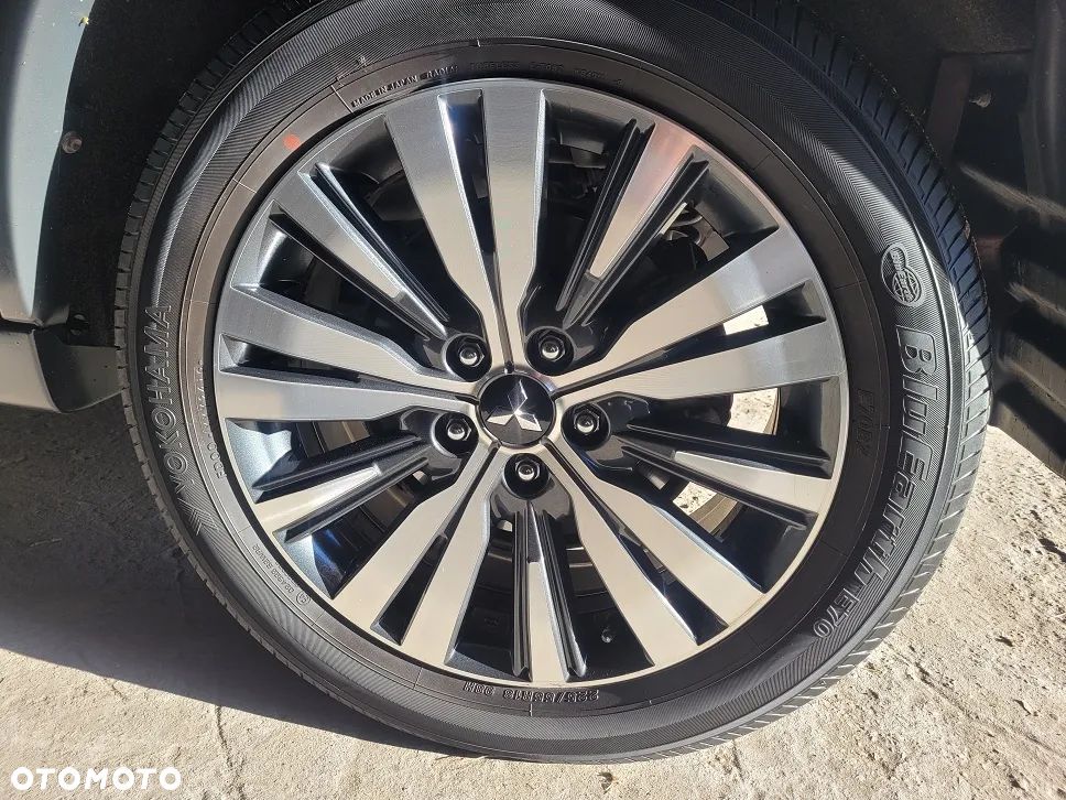 Mitsubishi Outlander 2.0 Intense + Navi 4WD CVT - 24