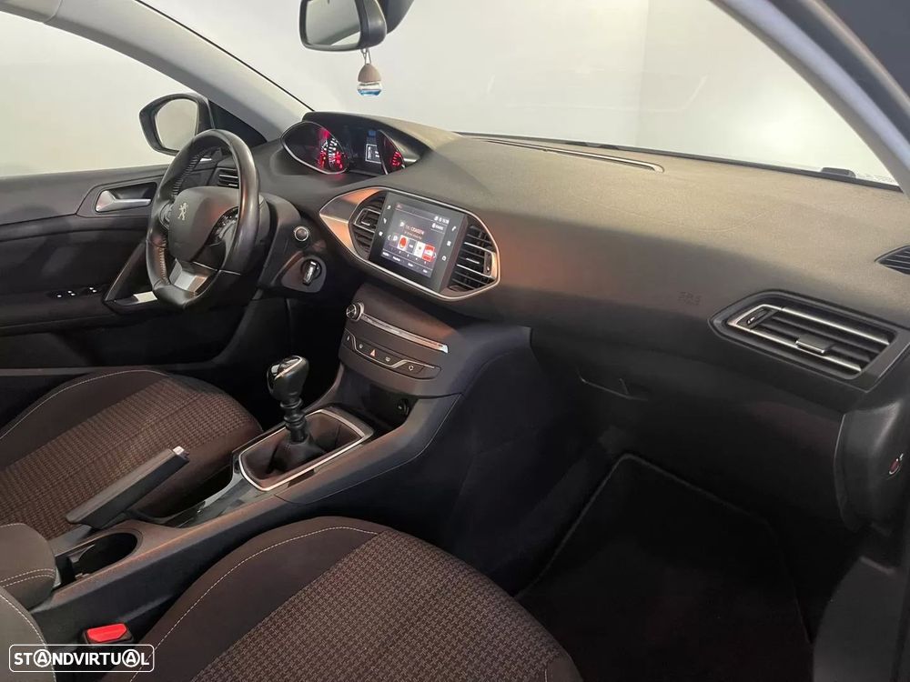 Peugeot 308 PureTech 130 Active Pack - 17
