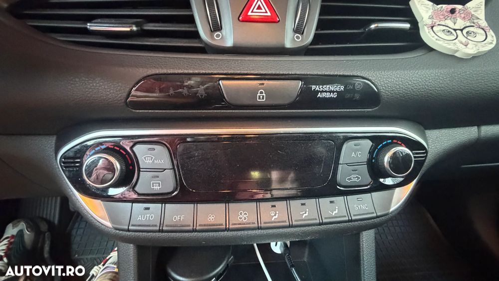 Hyundai i30 1.4 100CP 5DR M/T Highway - 8