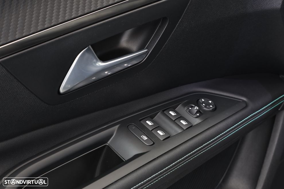 Peugeot 5008 1.2 PureTech Allure Pack EAT8 - 26