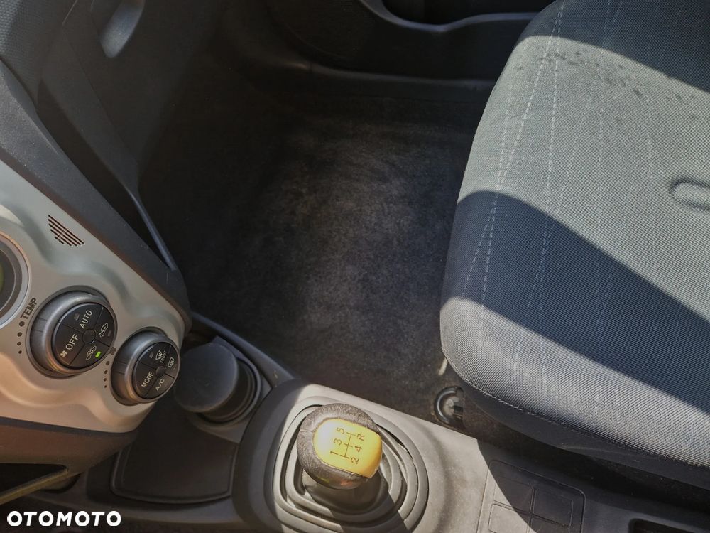 Toyota Yaris 1.3 Luna - 22