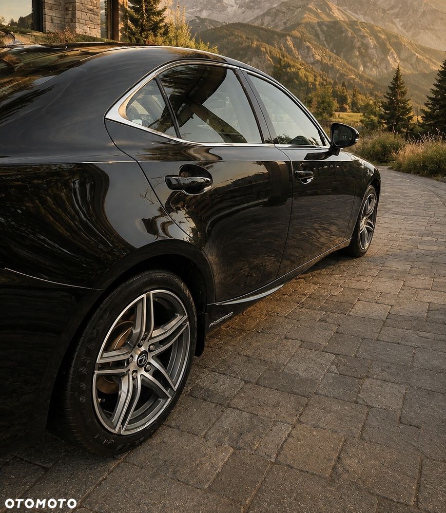 Lexus IS 300h Elegance - 2