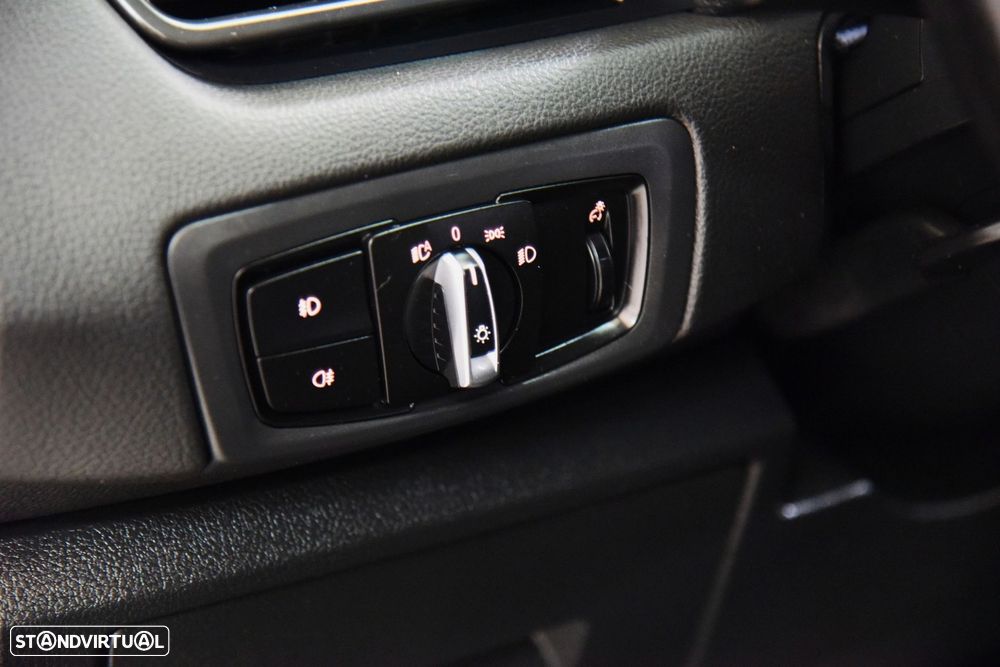 BMW 225xe Active Tourer - 10