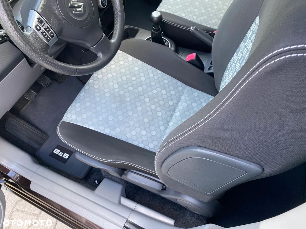 Suzuki SX4 1.6 Comfort Plus - 21