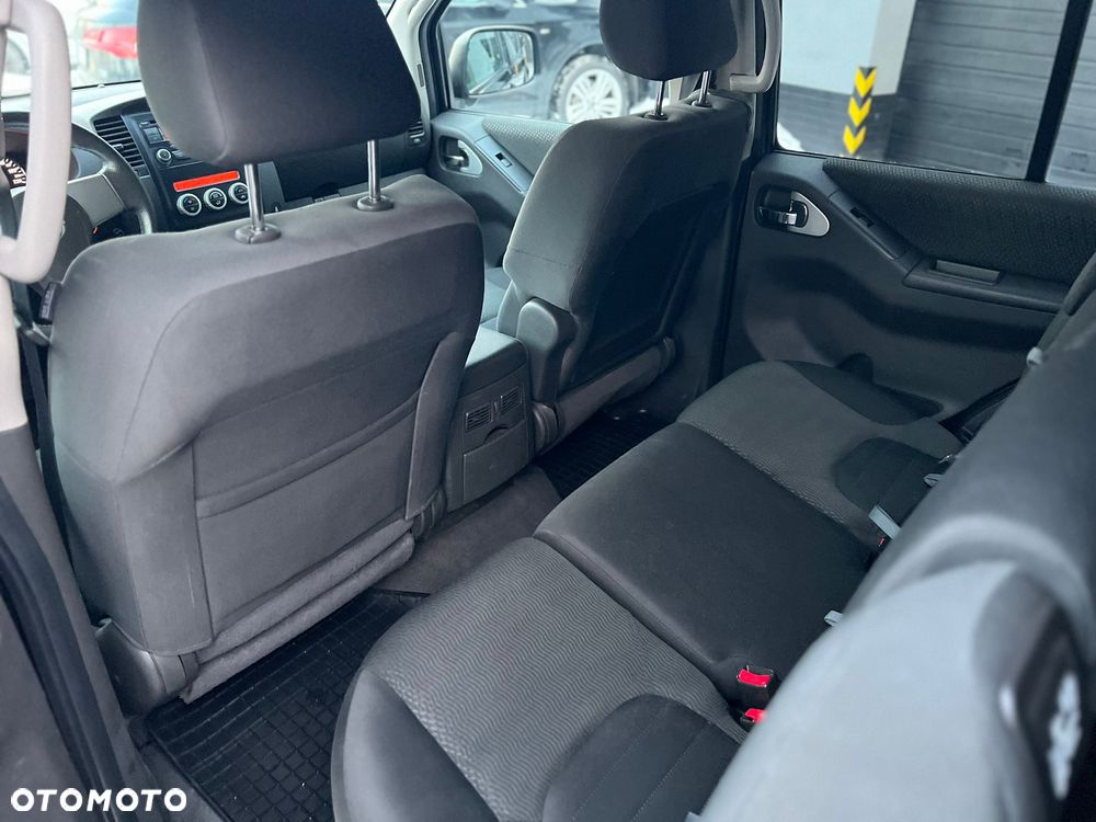 Nissan Pathfinder 2.5 D XE - 10