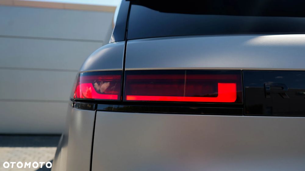 Land Rover Range Rover Sport P635 SV - 11