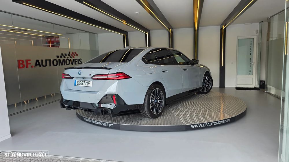 BMW 530 e Pack Desportivo M - 5