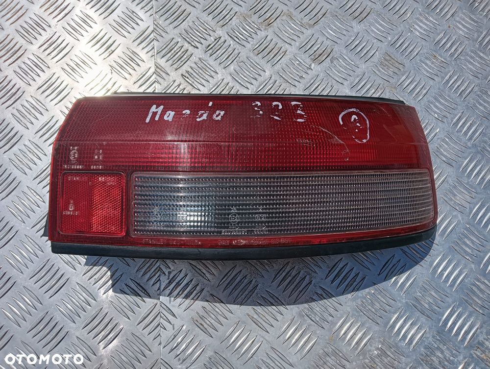 Lampa prawy tył Mazda 323 BG - 1