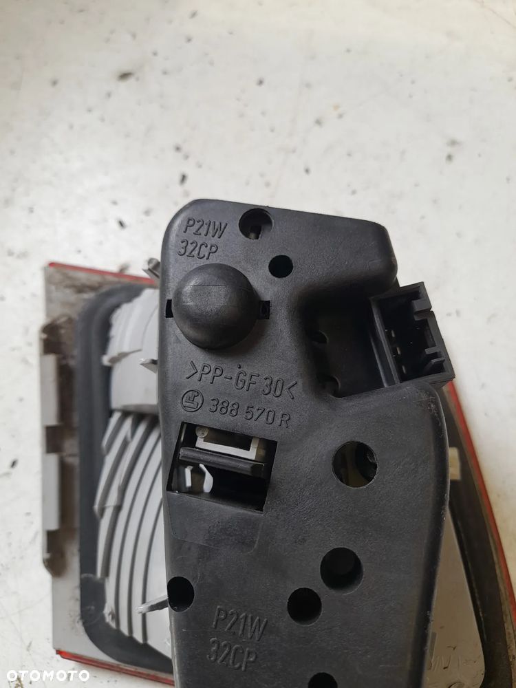 } BMW E46 touring  LAMPA TYŁ PRAWA W KLAPĘ - 3