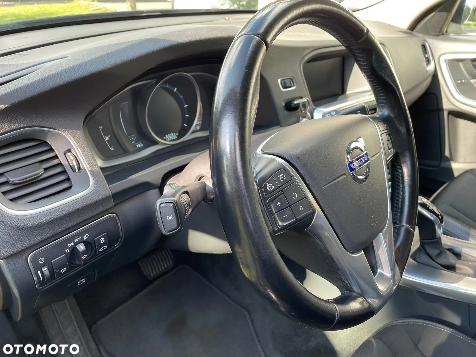 Volvo V60 D4 Drive-E Momentum - 14