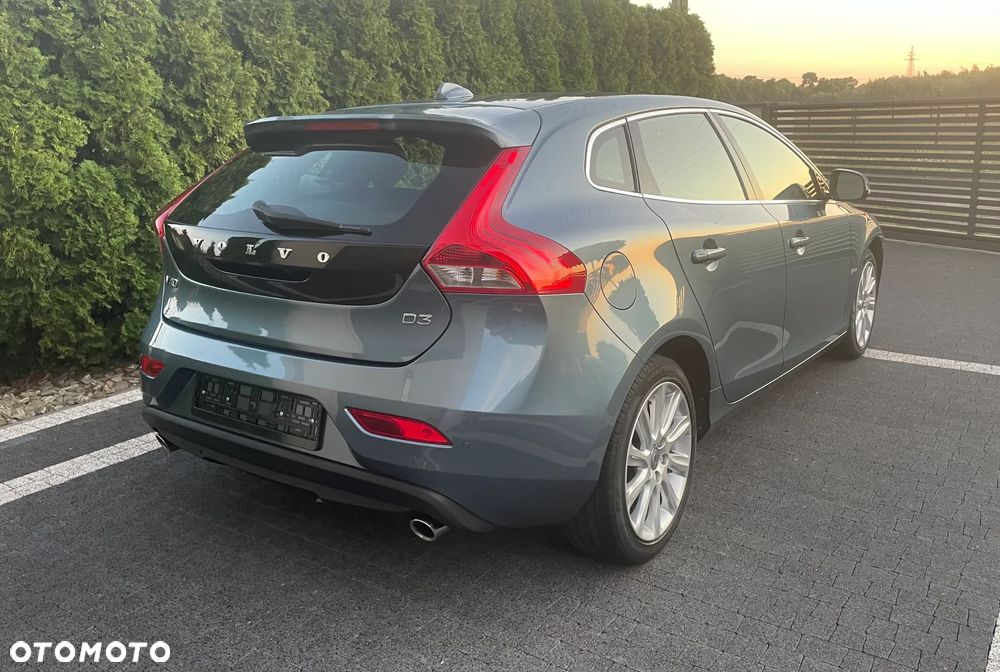 Volvo V40 D3 Momentum - 4