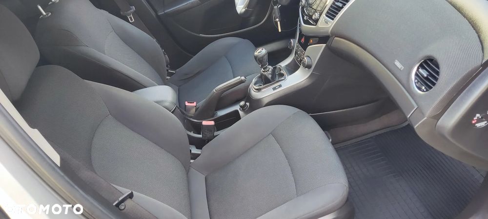 Chevrolet Cruze - 34