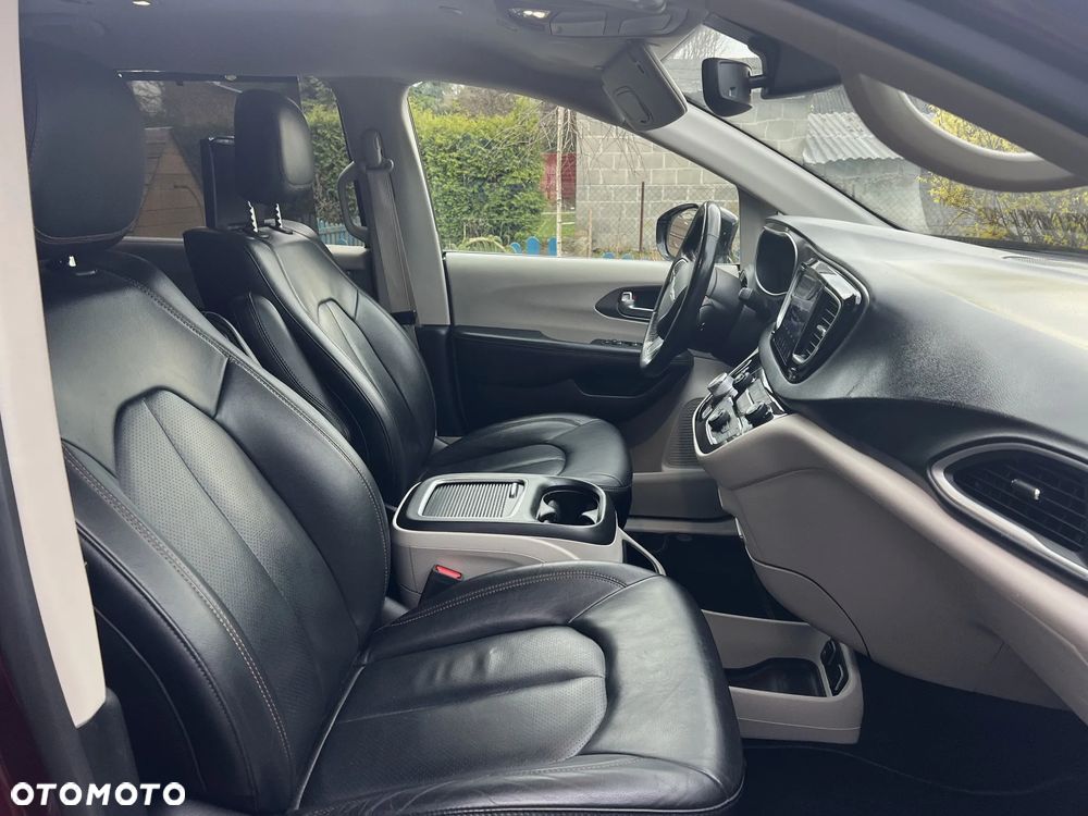 Chrysler Pacifica - 10