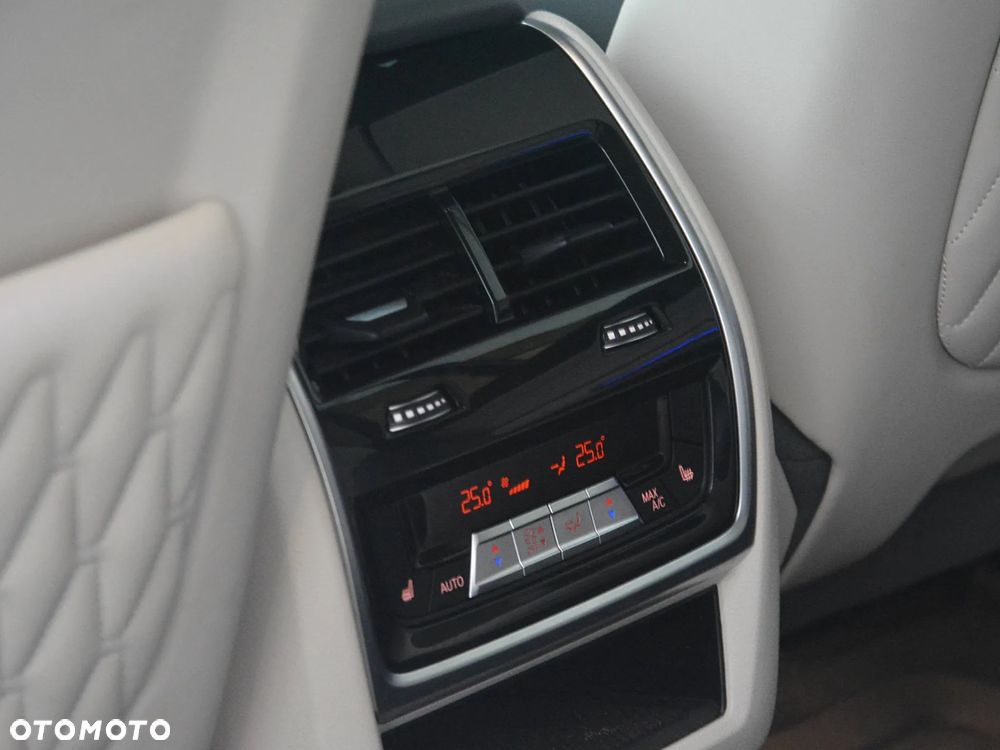 BMW X7 M50i sport - 16