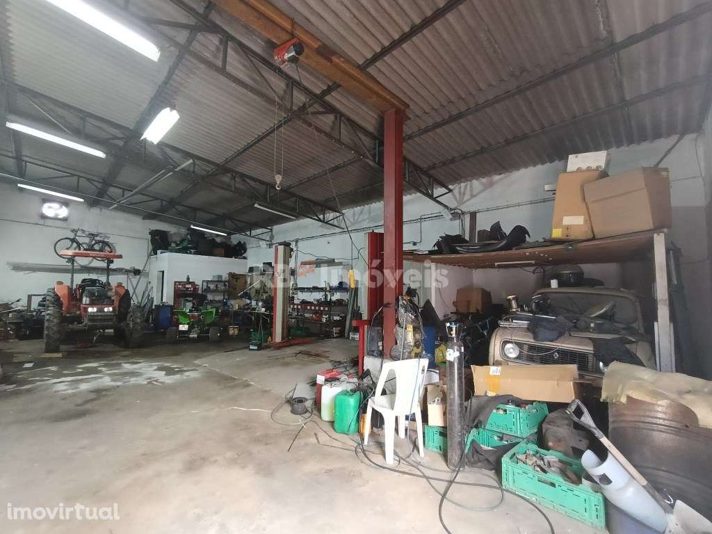 Armazém com 187 m2, destinado a oficina ou serviços - Grande imagem: 5/9