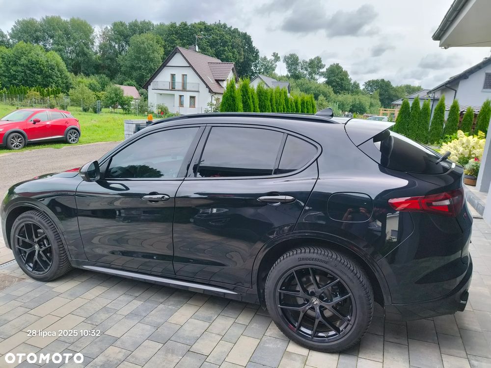 Alfa Romeo Stelvio 2.0 Turbo 16V AT8-Q4 Estrema - 4