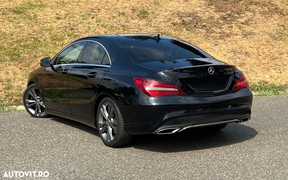 Mercedes-Benz CLA 180 7G-DCT Urban - 4