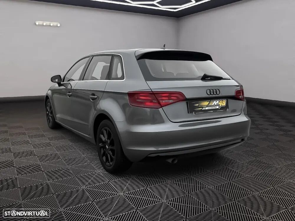 Audi A3 Sportback 1.6 TDI Attraction - 3