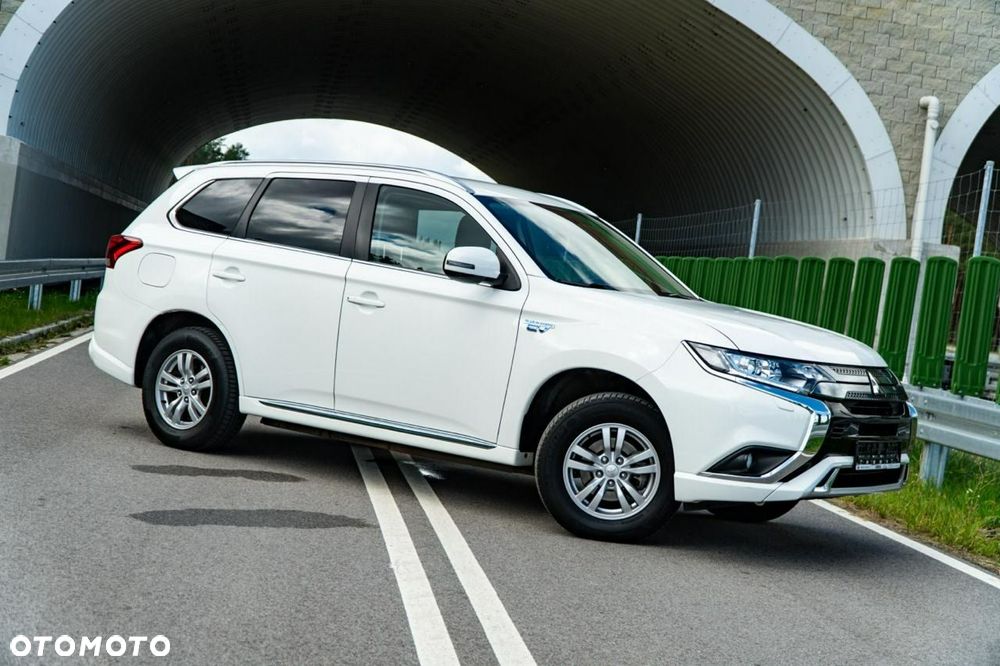 Mitsubishi Outlander 2.4 4WD Plus - 25