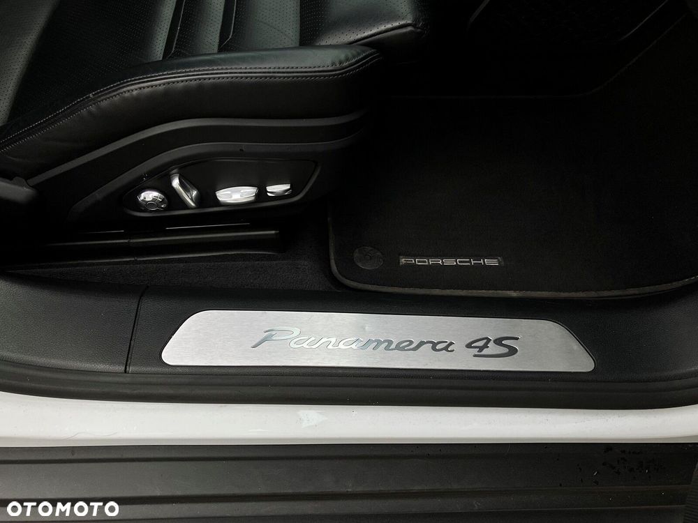 Porsche Panamera - 18
