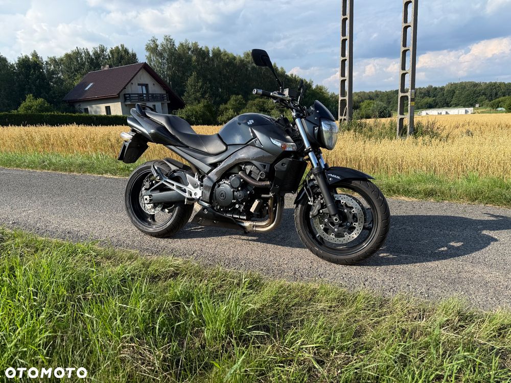Suzuki GSR - 1