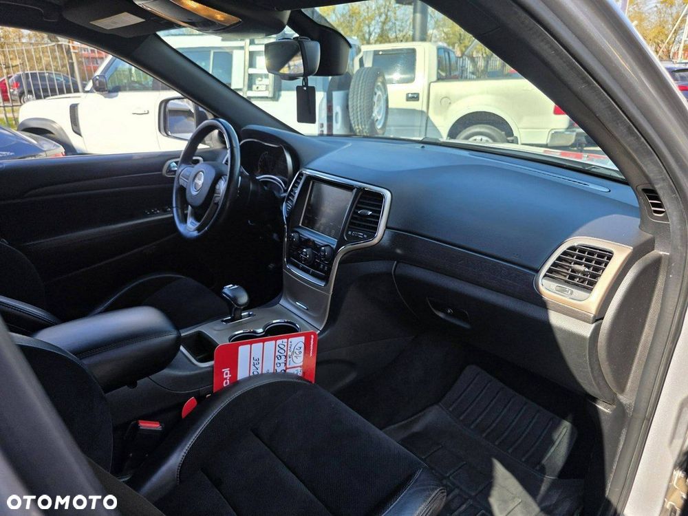 Jeep Grand Cherokee - 34