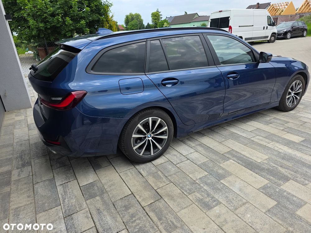 BMW Seria 3 318d mHEV - 11