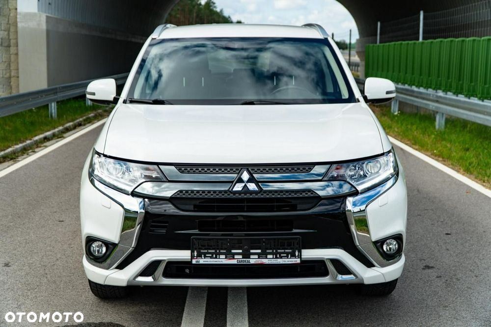 Mitsubishi Outlander 2.4 4WD Plus - 29