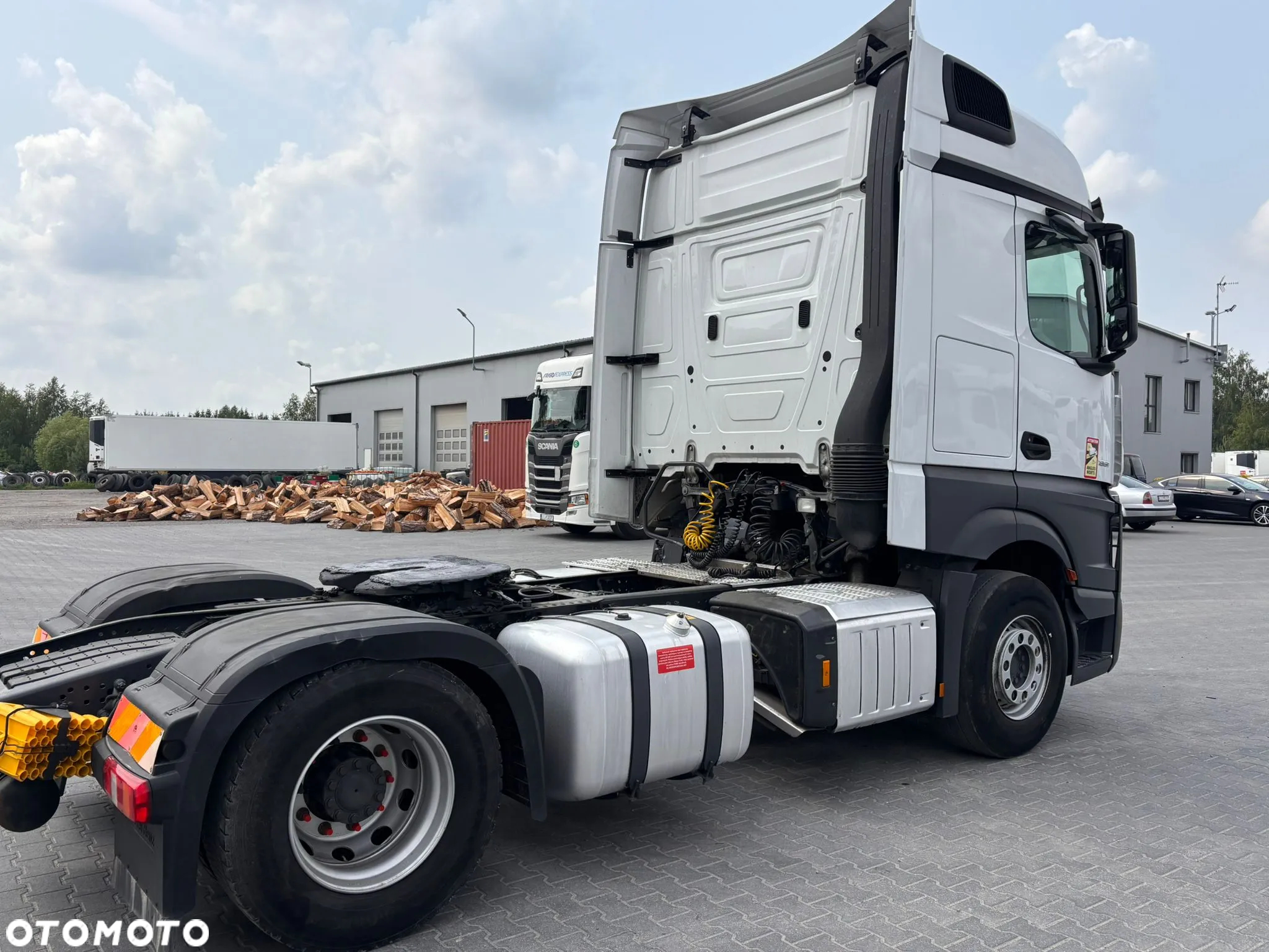 Mercedes-Benz Actros - 3