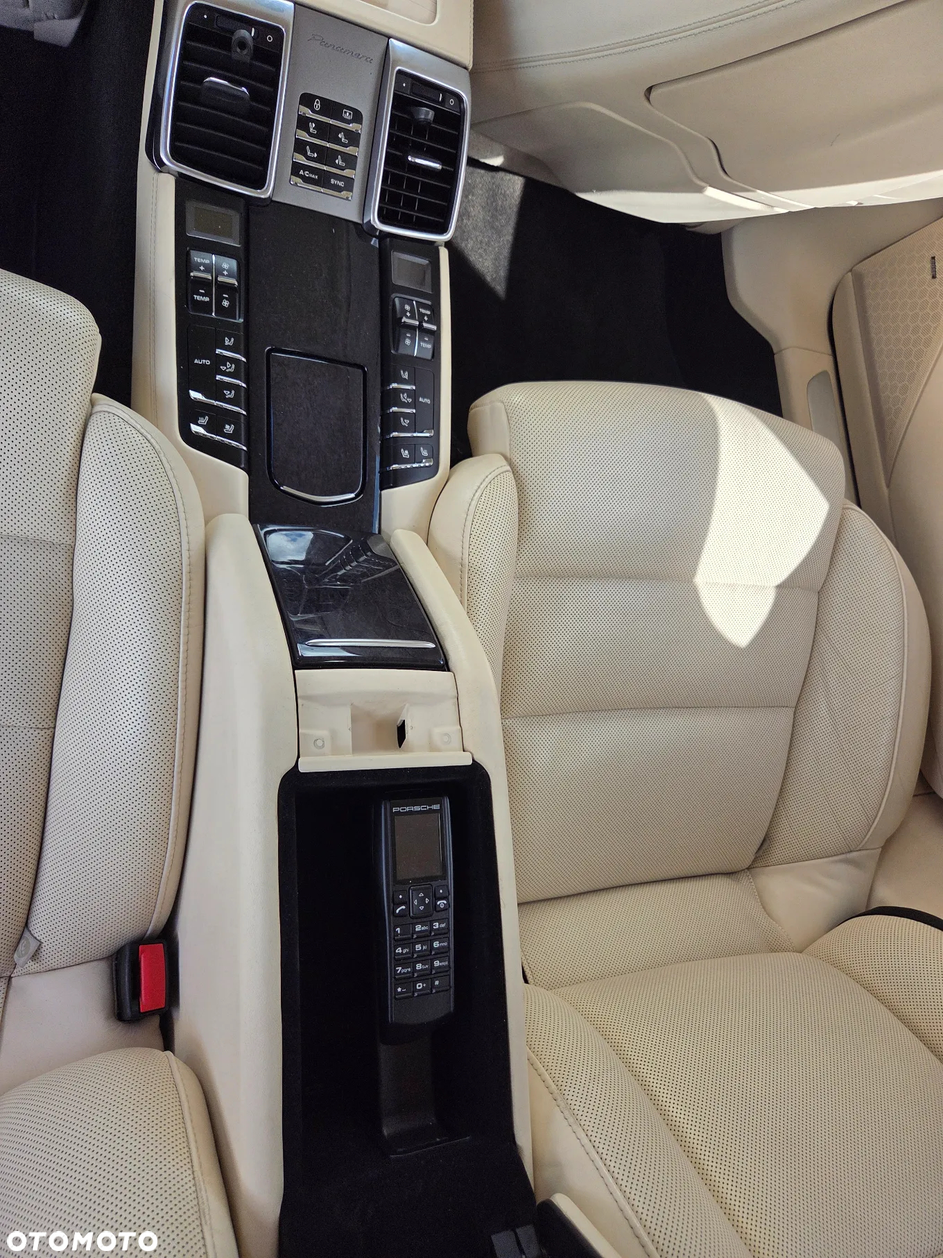 Porsche Panamera 4S Executive - 11