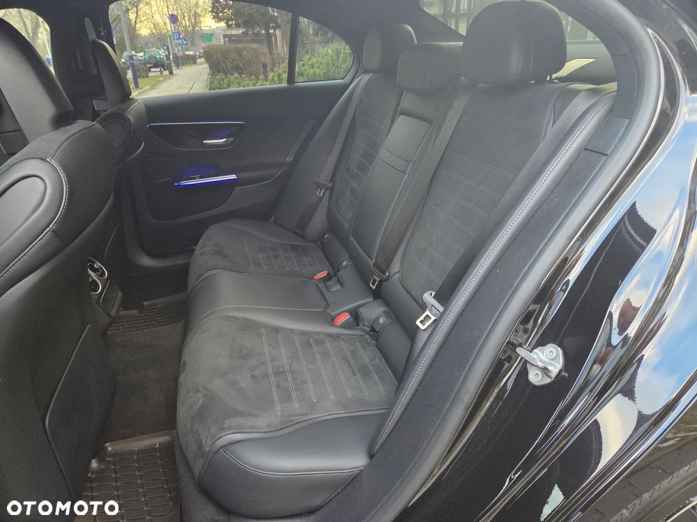 Mercedes-Benz Klasa C 300 4MATIC 9G-TRONIC - 38