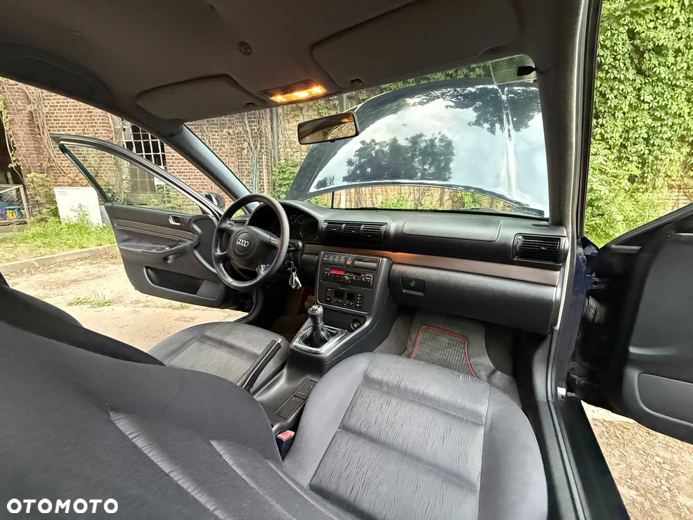 Audi A4 Limousine - 1
