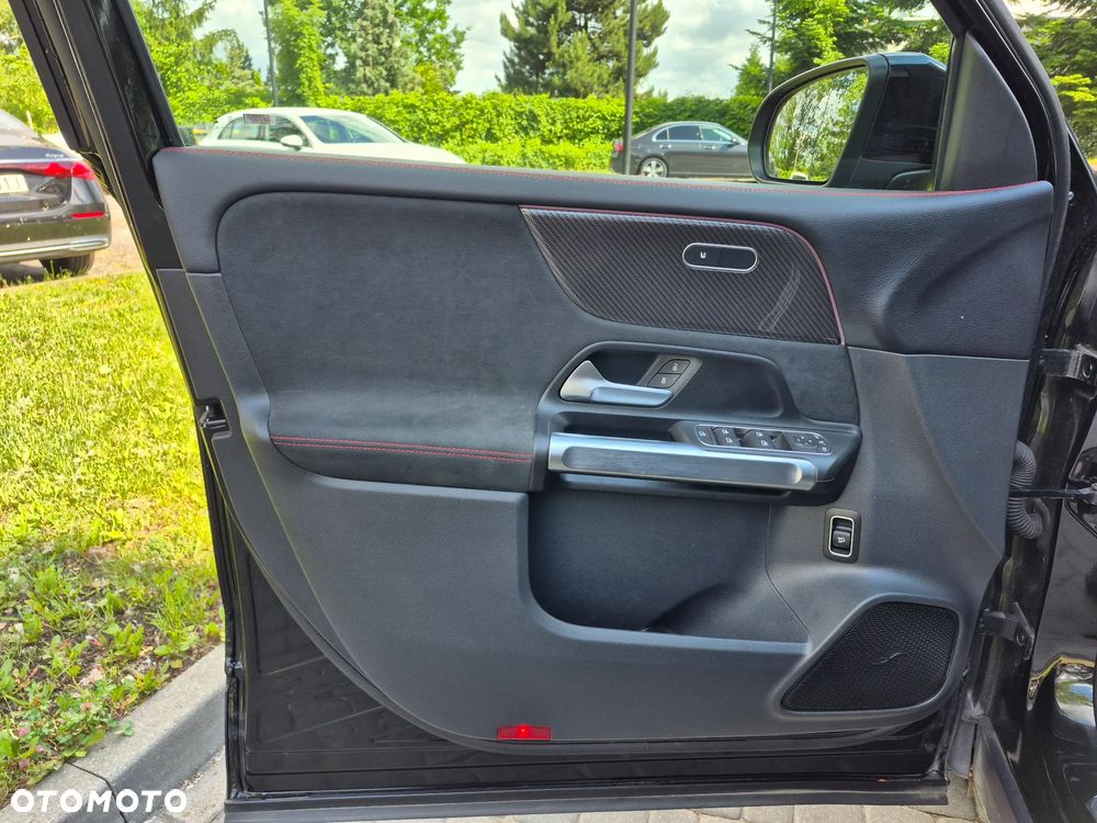 Mercedes-Benz GLB 200 AMG Line 7G-DCT - 17