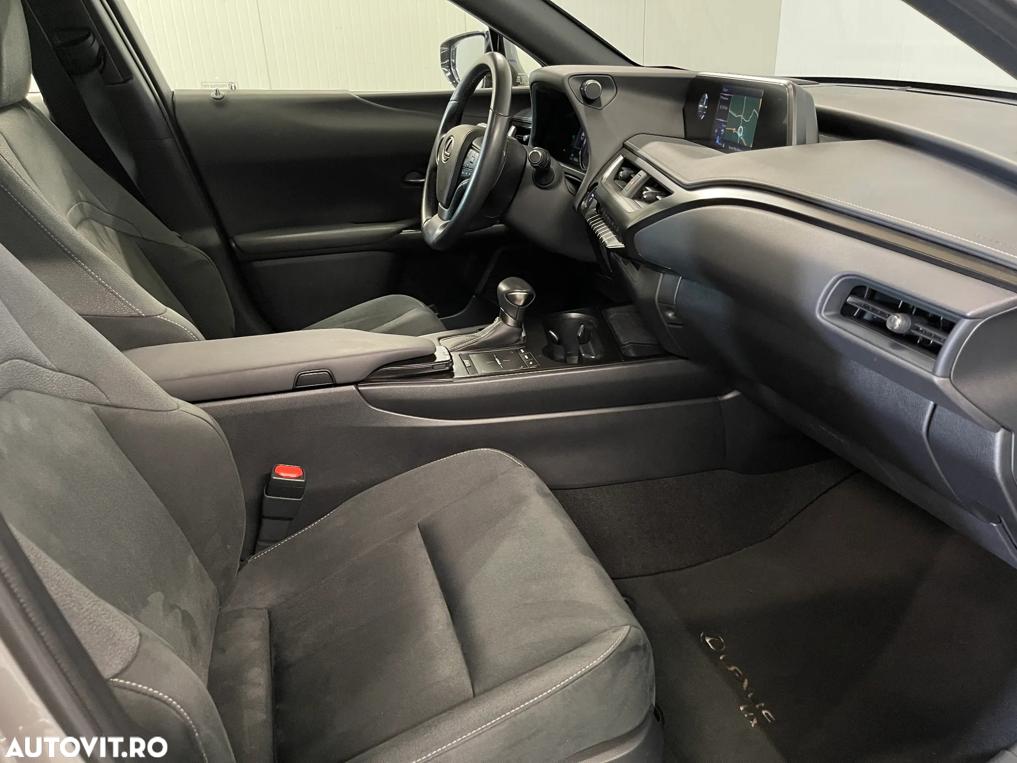 Lexus UX 250h 2.0L HEV 20H- (178 HP) 4X2 CVT Business - 10