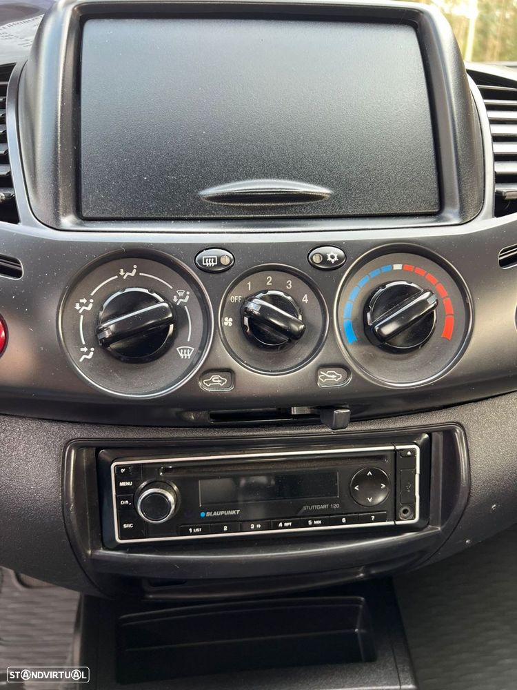 Mitsubishi L200 2.5 DI-D Club Invite AC 3L 4WD - 12