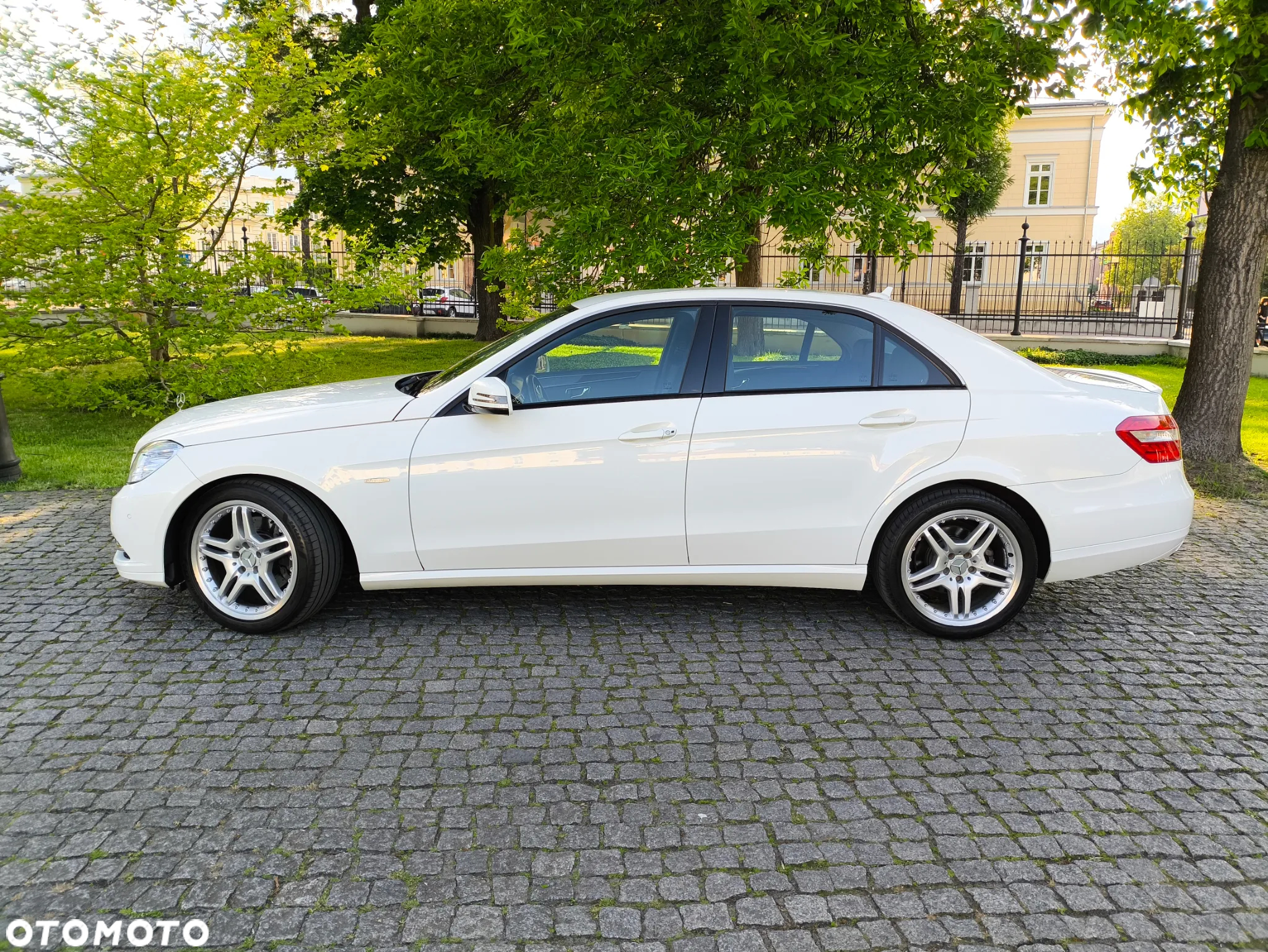 Mercedes-Benz Klasa E 200 T BlueEFFICIENCY - 15