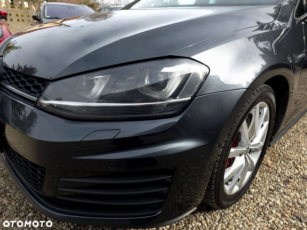 Volkswagen Golf - 25