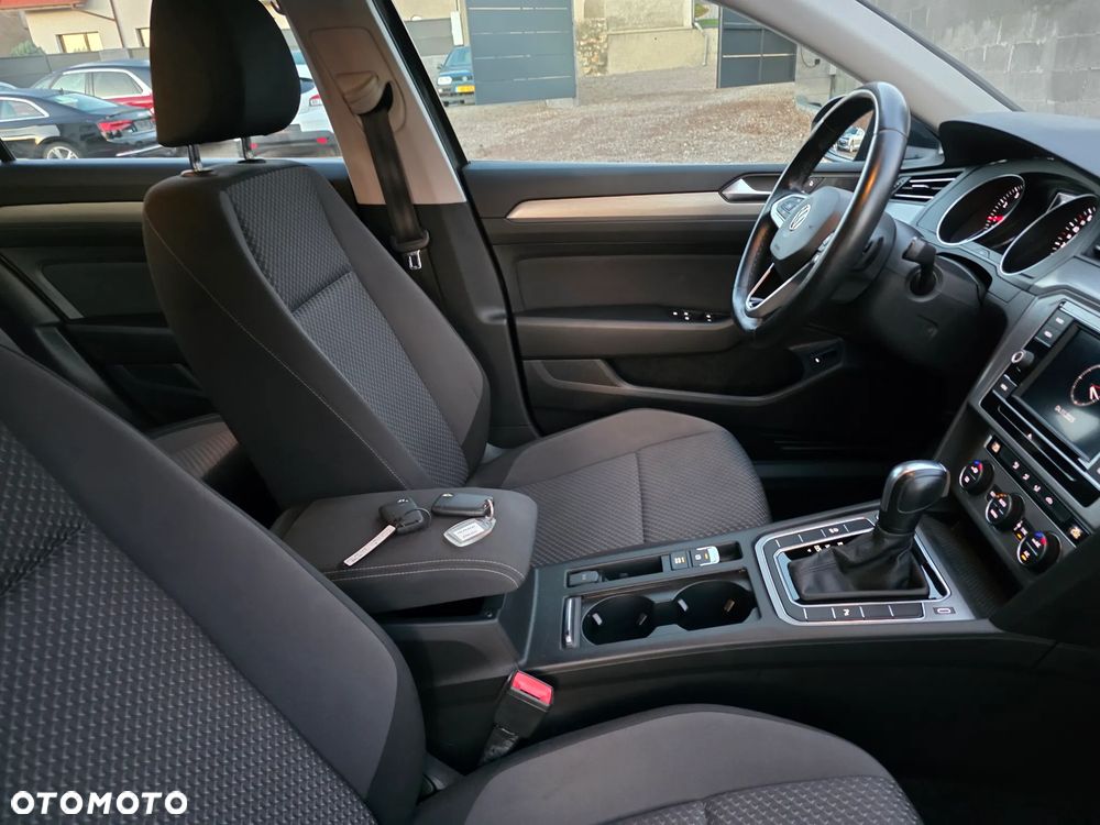 Volkswagen Passat - 28