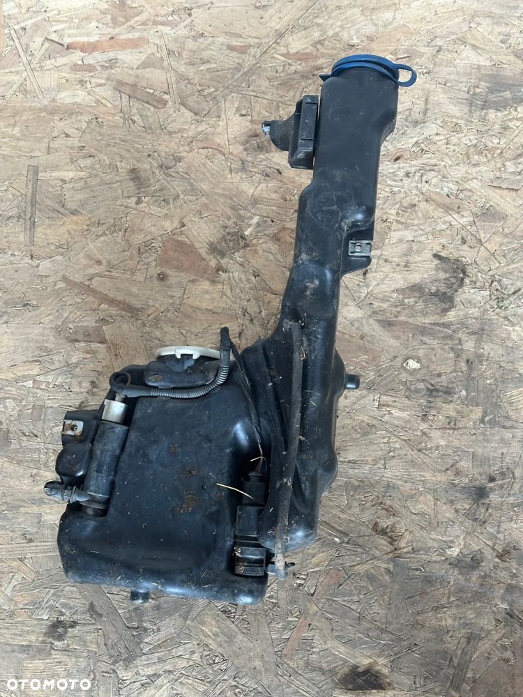 ZBIORNICZEK SPRYSKIWACZY MERCEDES E-KLASA W212 A2048602360 - 2
