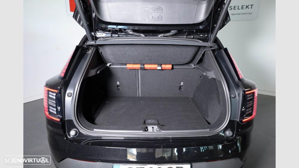 Volvo EX 30 69 kWh Single Motor Extended Range Black Edition — fotografia 22