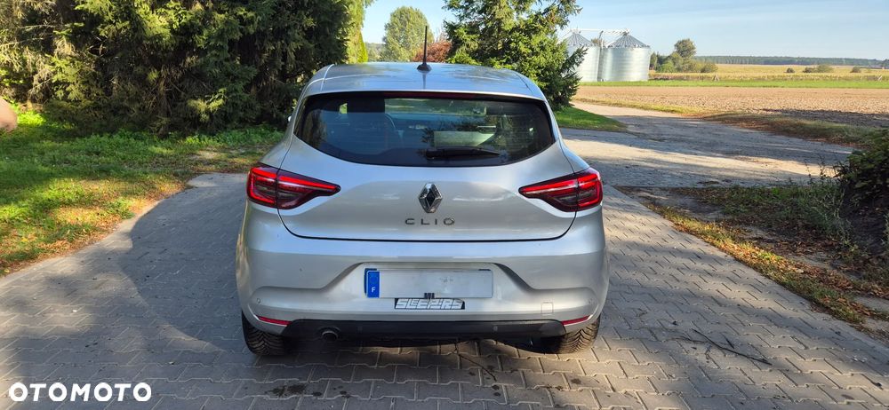 Renault Clio - 11