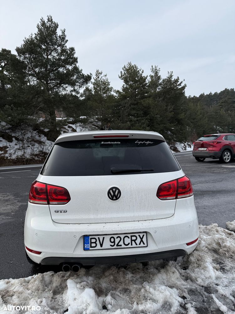 Volkswagen Golf - 6