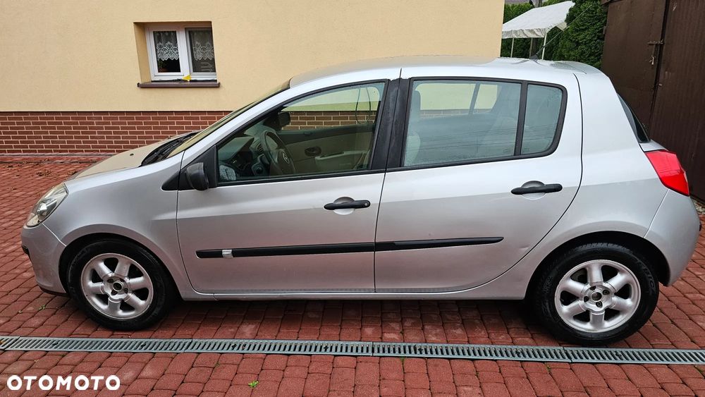 Renault Clio 1.6 Confort Privilege - 3