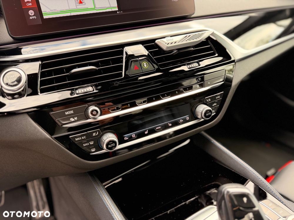 BMW Seria 5 540i xDrive mHEV sport - 22