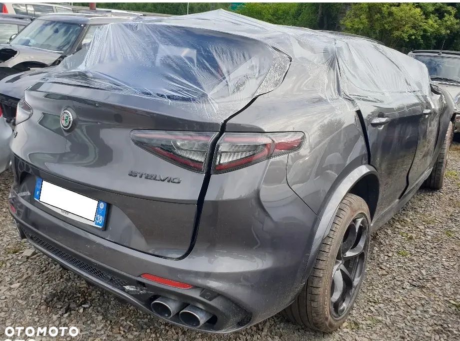 Alfa Romeo Stelvio V6 2.9 Bi-Turbo AT8-Q4 Quadrifoglio - 2