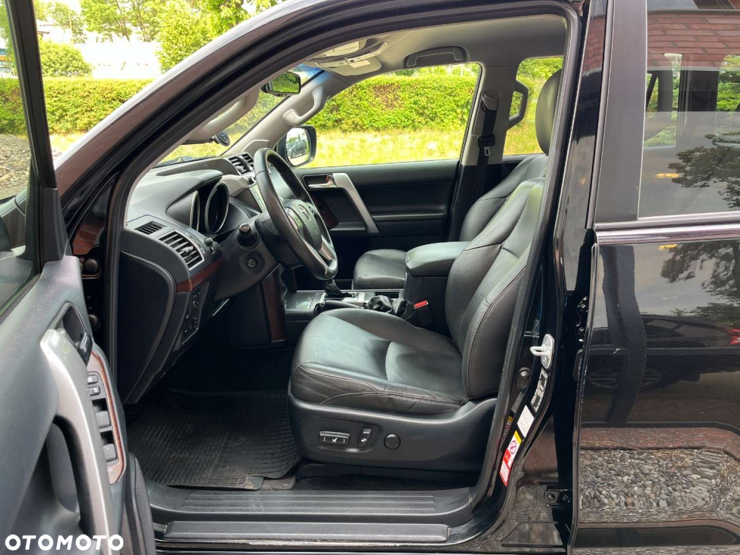Toyota Land Cruiser - 22