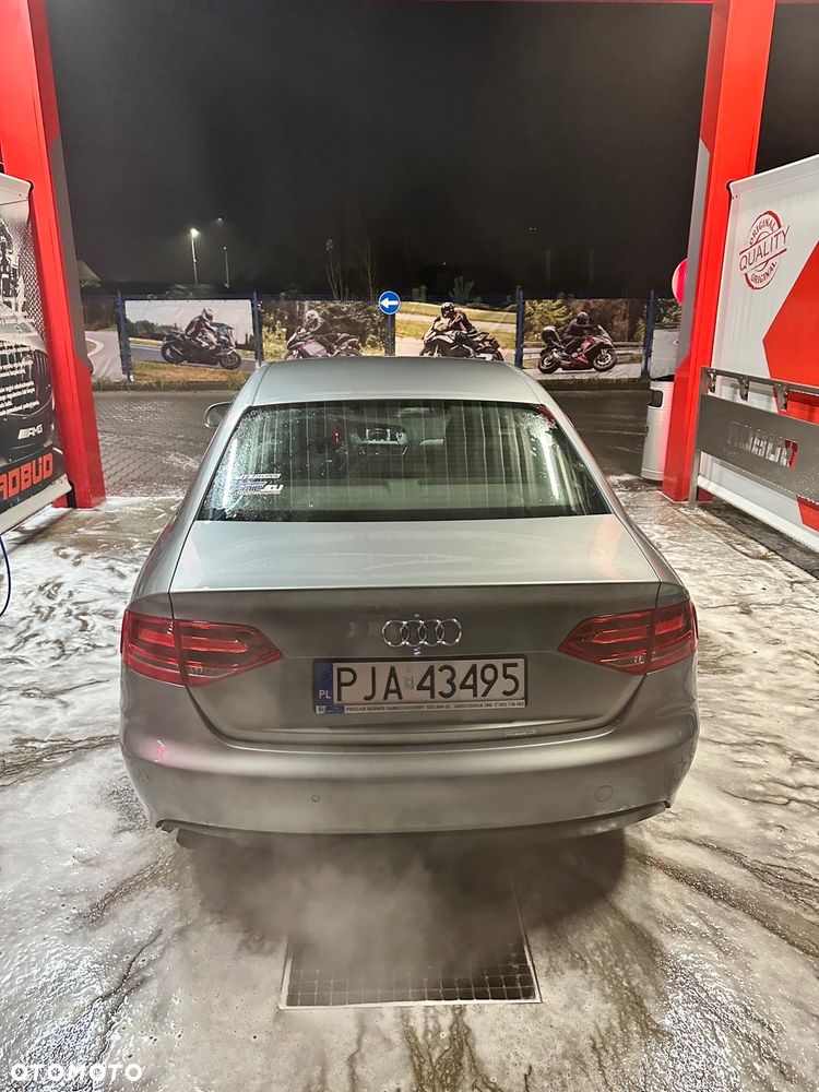 Audi A4 Limousine - 5