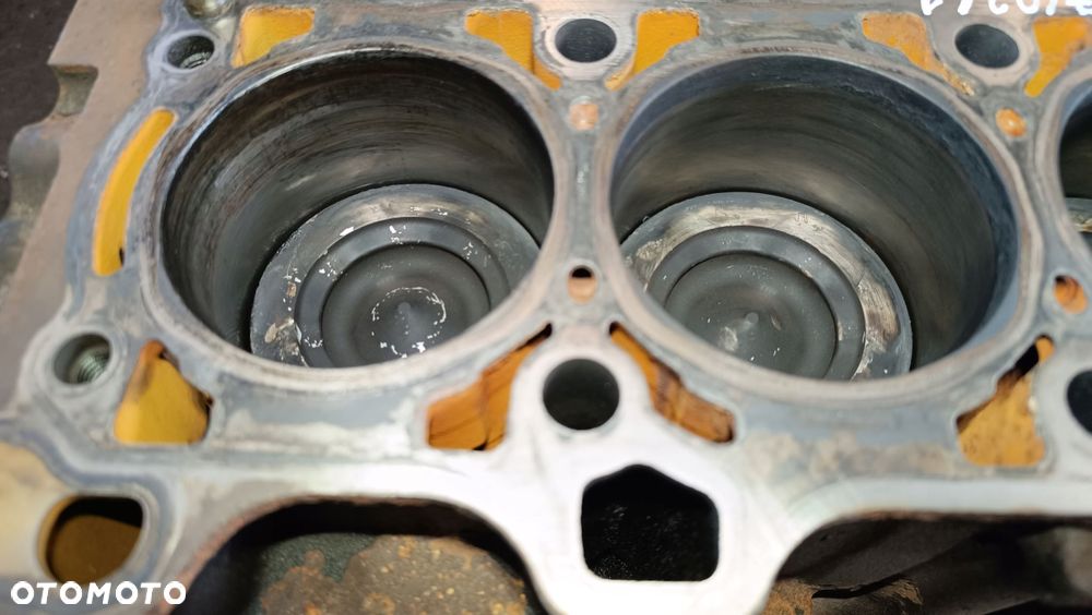 dół blok silnika 2.3 euro 6 iveco daily ducato 5802139395 wał tłok 100% ok - 3