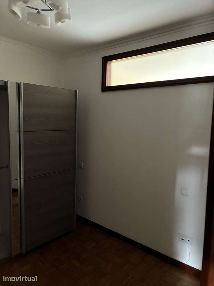 Apartamento T3 com garagem e varanda em Lomba - Grande imagem: 4/17